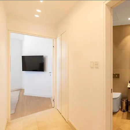 Modern 2 Bedroom 니코시아