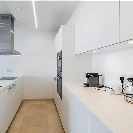 아파트 Modern 2 Bedroom