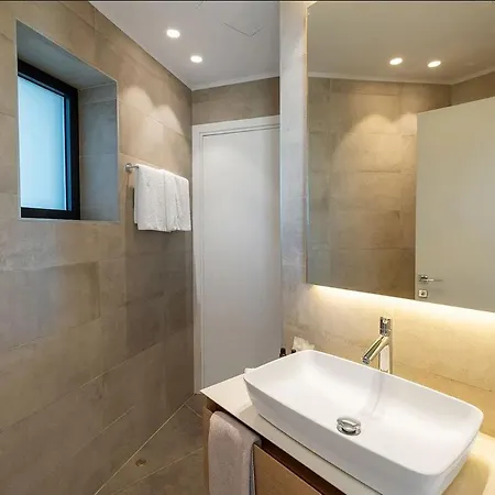 Modern 2 Bedroom * 니코시아
